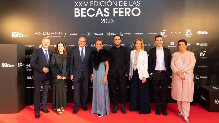 Foto familia becas FERO