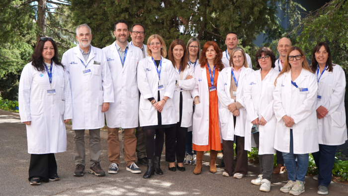 Professionals equip laboratori