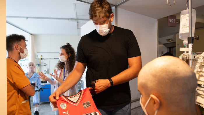 Marc Gasol i el Bàsquet Girona visiten Vall d'Hebron