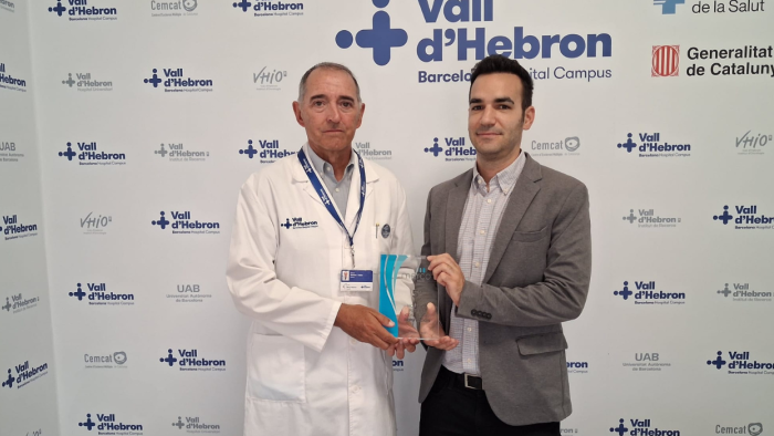 Entrega diploma MERCO al Dr. Albert Salazar