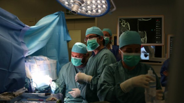 Vall d'Hebron disposa d'ecògraf digital i navegador integrats al seu bloc quirúrgic.