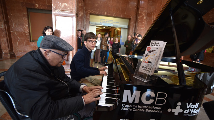 L'Emilio, de Granollers, que als seus 71 anys va fer realitat el seu somni i va tocar el piano per primera vegada a la seva vida