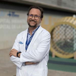 El País en porta les darrers avenços en càncer infantil a través d’una entrevista al Dr. Lucas Moreno